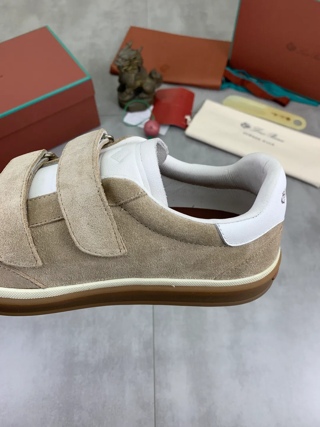 Men's men's shoes 💰P580 New model 💰 The latest casual shoes Loro Piana 💯 Top grade 💯 Buy the original copy 💯 Founded the existing Loro Piana company on April 24, 1924. It is the sixth generation of family operation, providing the best quality products to customers who are discerning about taste and quality. Imported original fly woven fabric with cowhide fabric, plain calfskin lining, hand-stitched thread with cowhide feet, original packaging, high-end outsole, size: 38-45 (custom-made for 46), 5️⃣ colors available